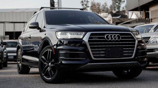 AUDI Q7 2017 in a car dealership background