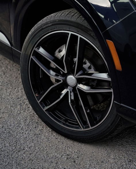 Front Wheel of AUDI Q7 2017