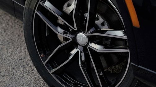Front Wheel of AUDI Q7 2017