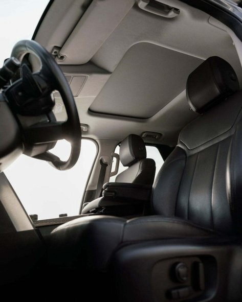 Leather seats and steering wheel inside of AUDI Q7 2017