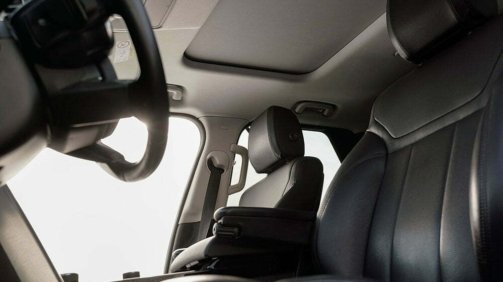 Leather seats and steering wheel inside of AUDI Q7 2017