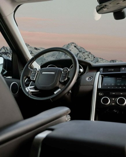 Steering wheel and control panel of discovery jeep