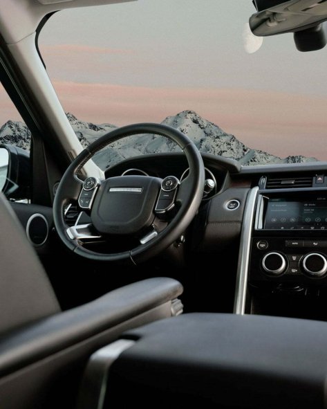 Steering wheel and control panel of discovery jeep