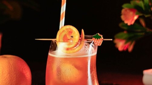 Orange cocktail San Salvador in a short hunched glass