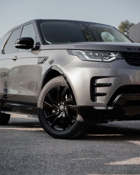 Front Right Side of Discovery Jeep